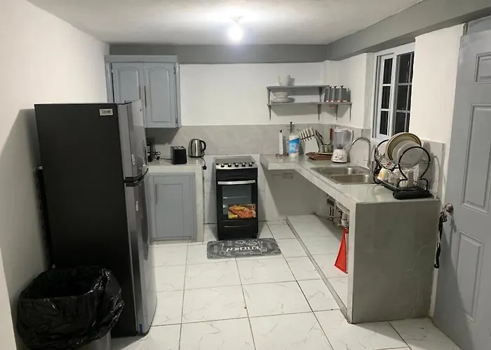 Cozy 2 Bed In Holiday home Ocho Rios