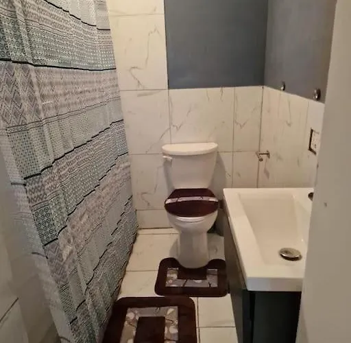 Cozy 2 Bed In Holiday home *